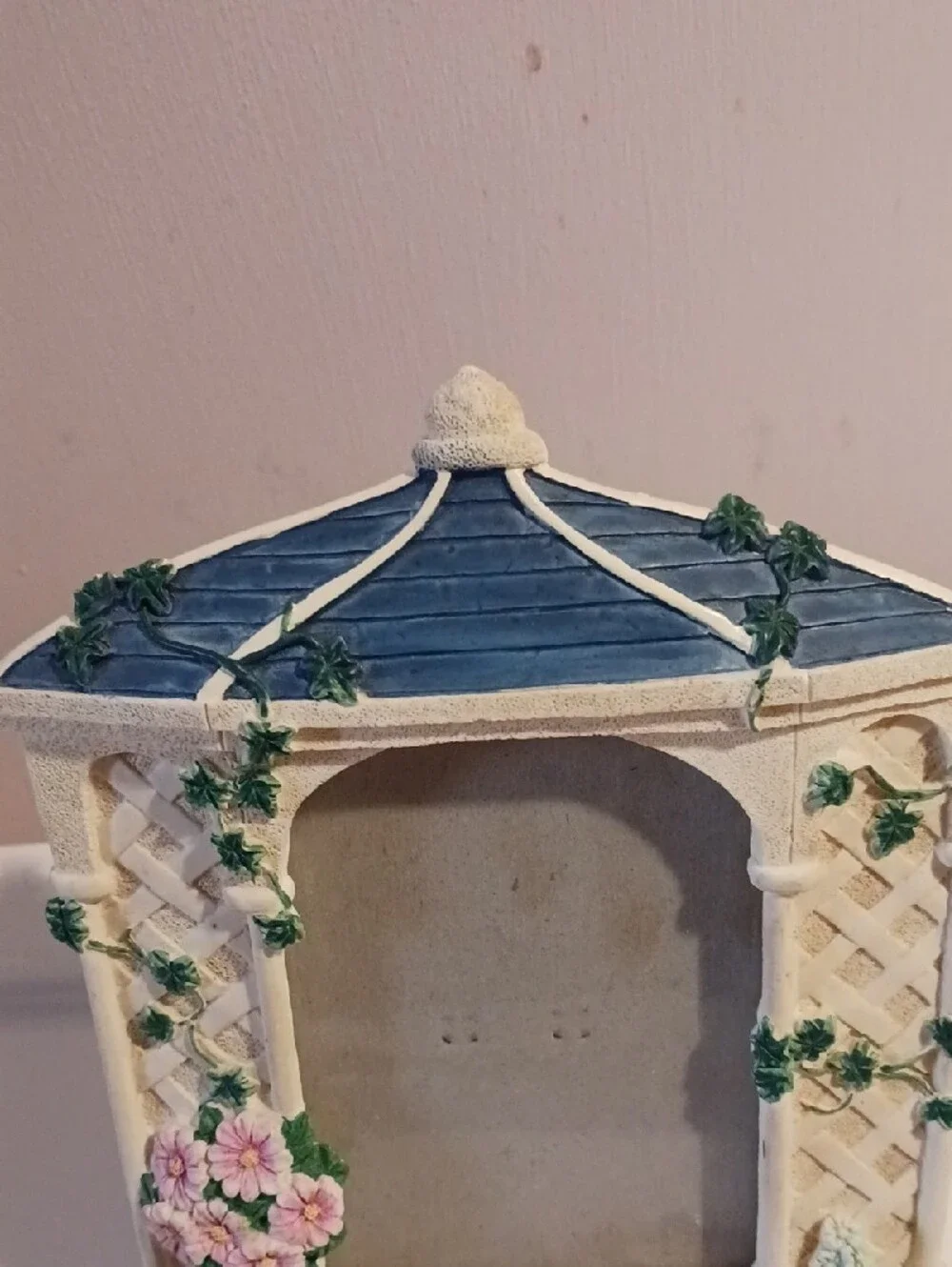 Decorative Garden Gazebo Photo Frame - Cream Lattice Design Blue Pink  Flowers